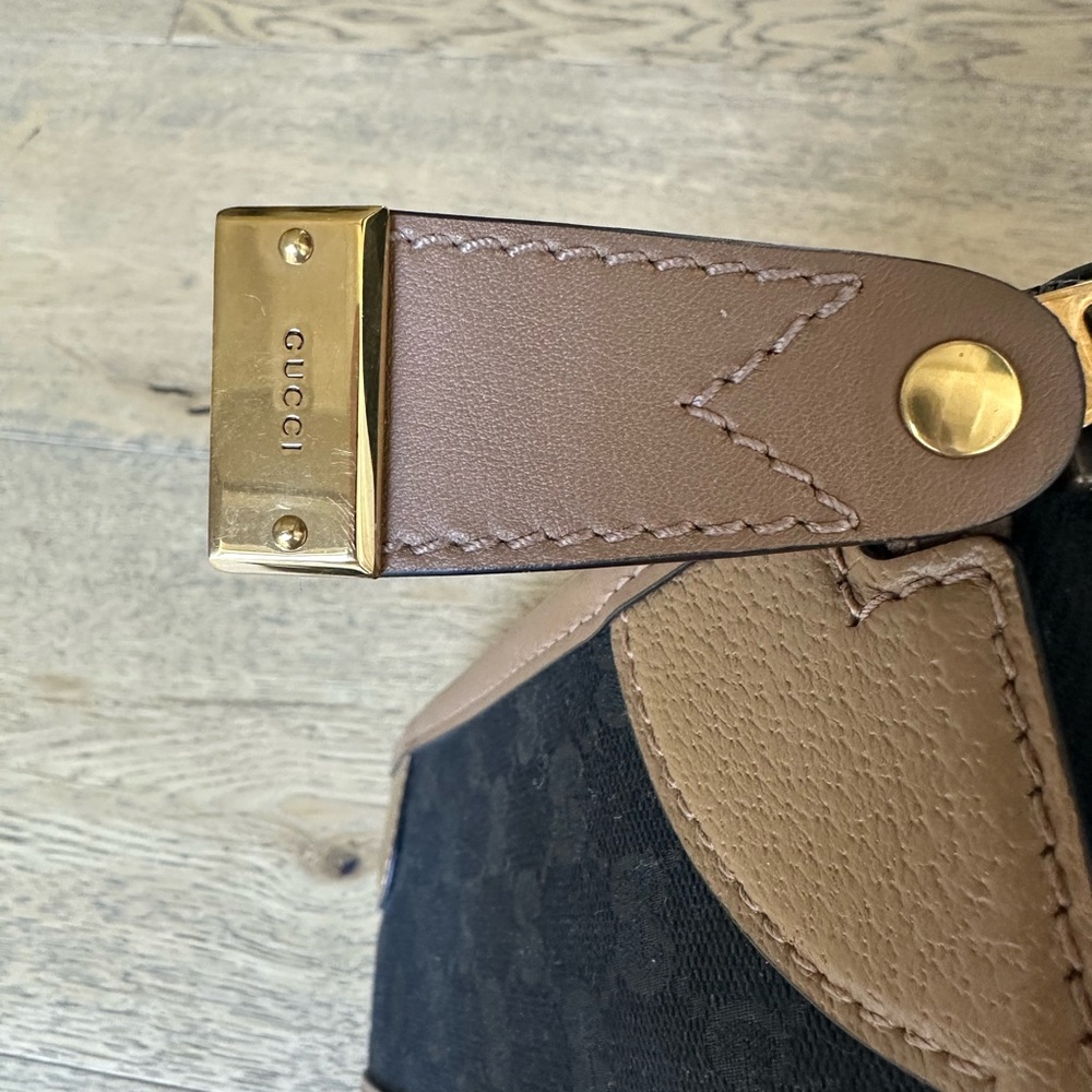 Gucci GG Logo Plaque Top Handle Bag.  Like new.  Authentic from Gucci - Picture 4 of 13